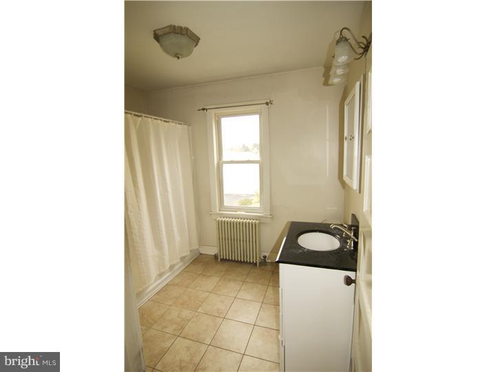 1424 Crowder Avenue Reading, PA 19607 - Photo 9 of 15 Bathroom