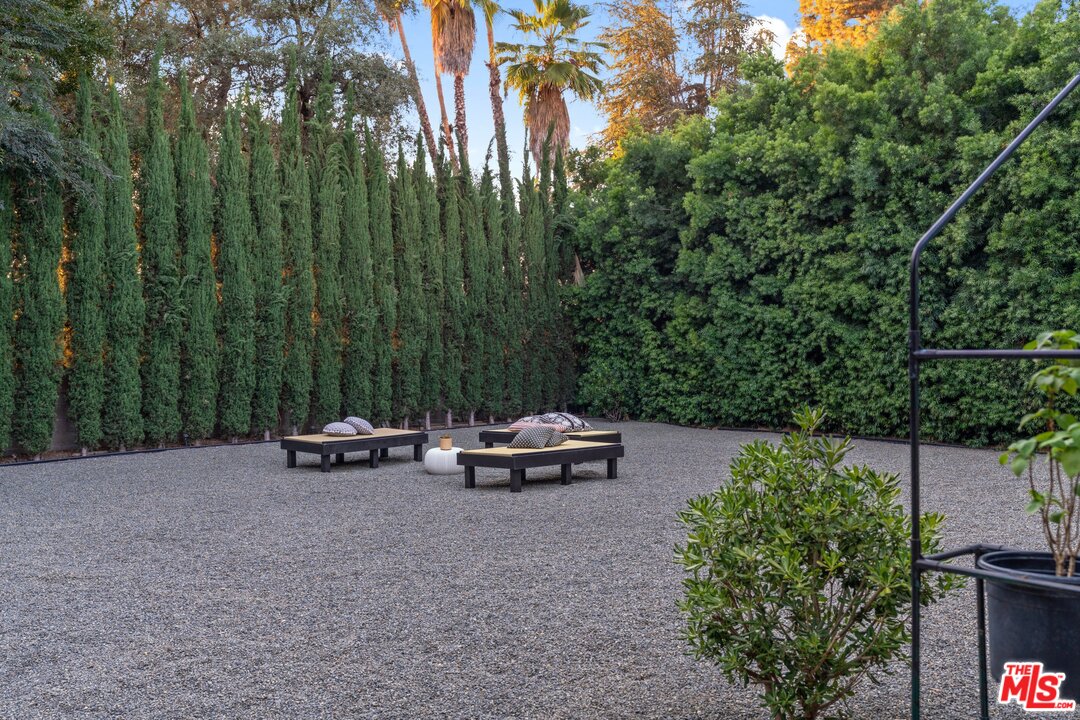 285 Barthe Drive Pasadena, CA 91103 - Photo 19 of 53 a view of outdoor space with garden view