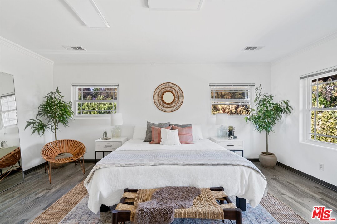 285 Barthe Drive Pasadena, CA 91103 - Photo 23 of 53 a bedroom with a bed and a potted plant