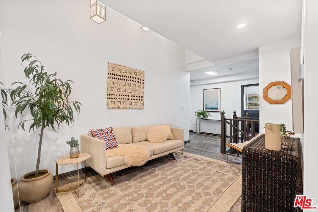 285 Barthe Drive Pasadena, CA 91103 - Photo 29 of 53 a living room with furniture and a potted plant