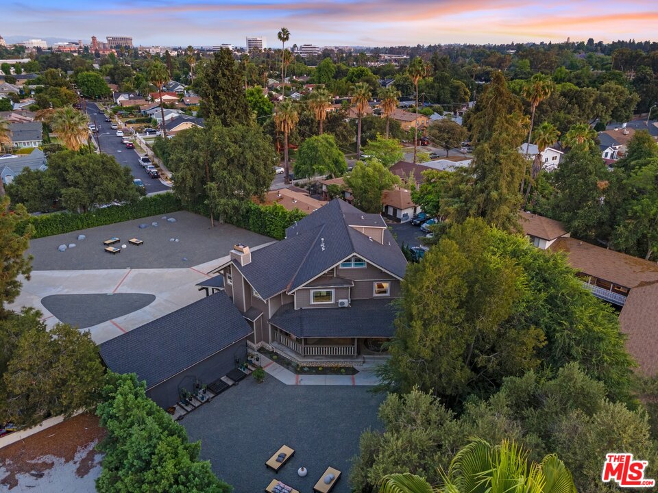 285 Barthe Drive Pasadena, CA 91103 - Photo 52 of 53 an aerial view of a house with a garden