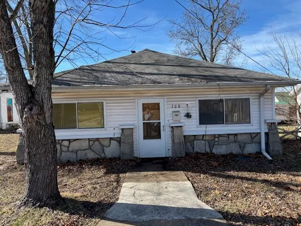 $84,900 | 208 East 4th Street, Willow Springs, MO 65793
