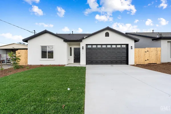 a view of a house with a yard and garage