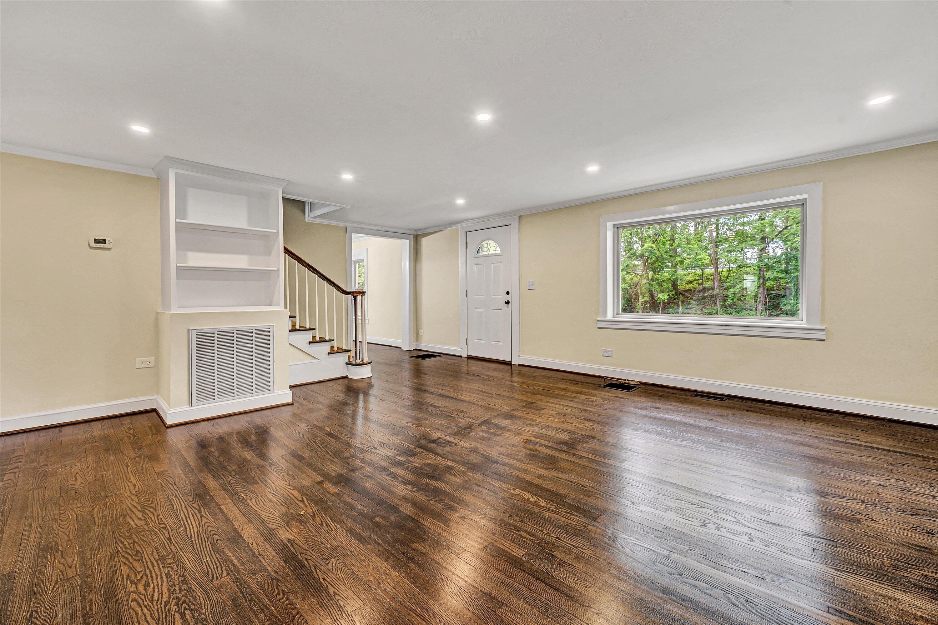 4714 Tobey Road Salem, VA 24153 - Photo 8 of 37 Living Room