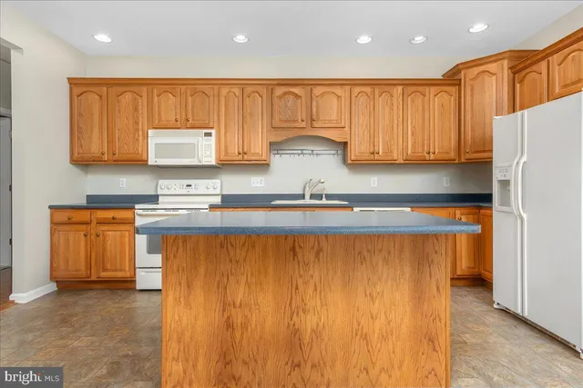 $379,900 | 1845 Meridian Drive, Hagerstown, MD 21742