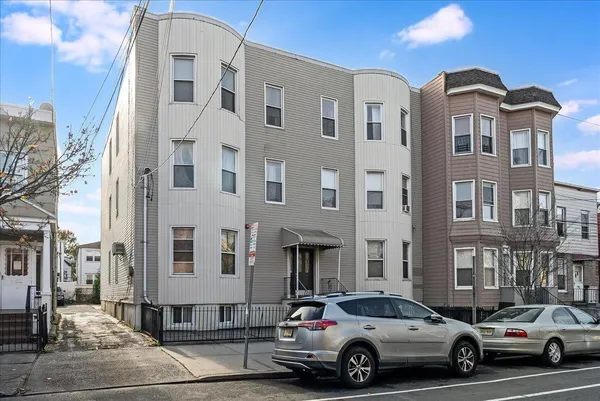 $3,600 | 97-99 Zabriskie Street, Unit 3R, Jersey City, NJ 07307