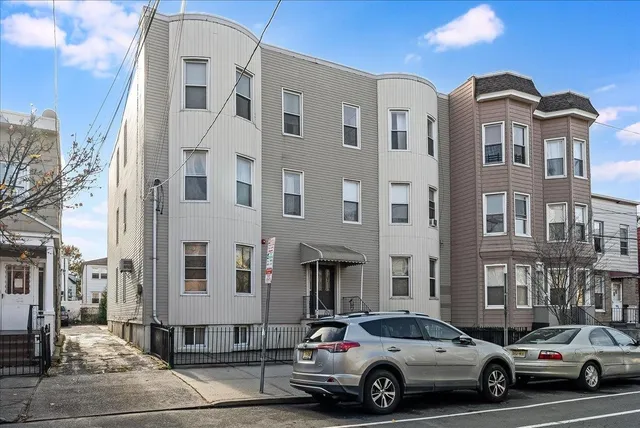$3,800 | 97-99 Zabriskie Street, Unit 3R, Jersey City, NJ 07307