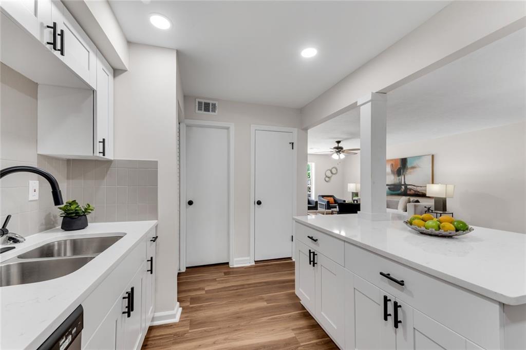 3091 Colonial Way, Unit J3 Atlanta, GA 30341 - Photo 12 of 45