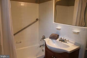 10419 Inwood Avenue Silver Spring, MD 20902 - Photo 17 of 24 Bath