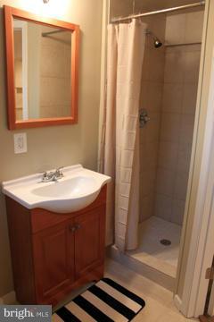 10419 Inwood Avenue Silver Spring, MD 20902 - Photo 21 of 24 Bath