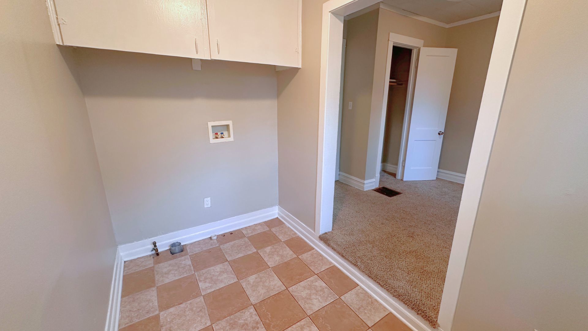 2030 170th Street Hazel Crest, IL 60429 - Photo 14 of 24 a view of bathroom