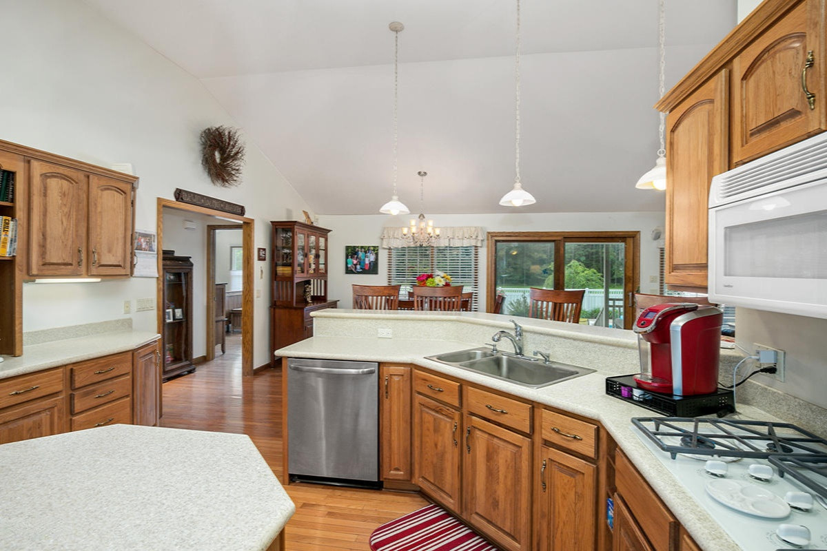 6758 Beechnut Ridge Canadian Lakes, MI 49346 - Photo 11 of 49 IMG_1022