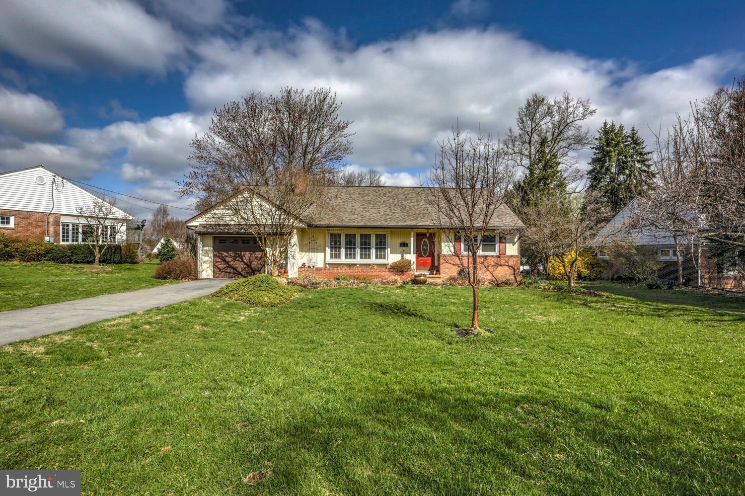 812 Hillaire Road Lancaster, PA 17601 - Photo 2 of 35 Gallery Image 2