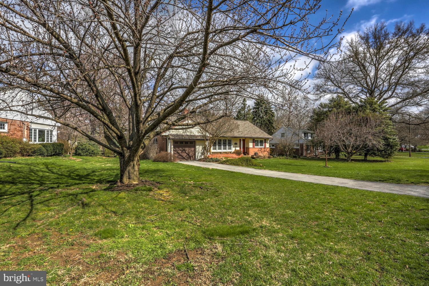 812 Hillaire Road Lancaster, PA 17601 - Photo 3 of 35 Gallery Image 3