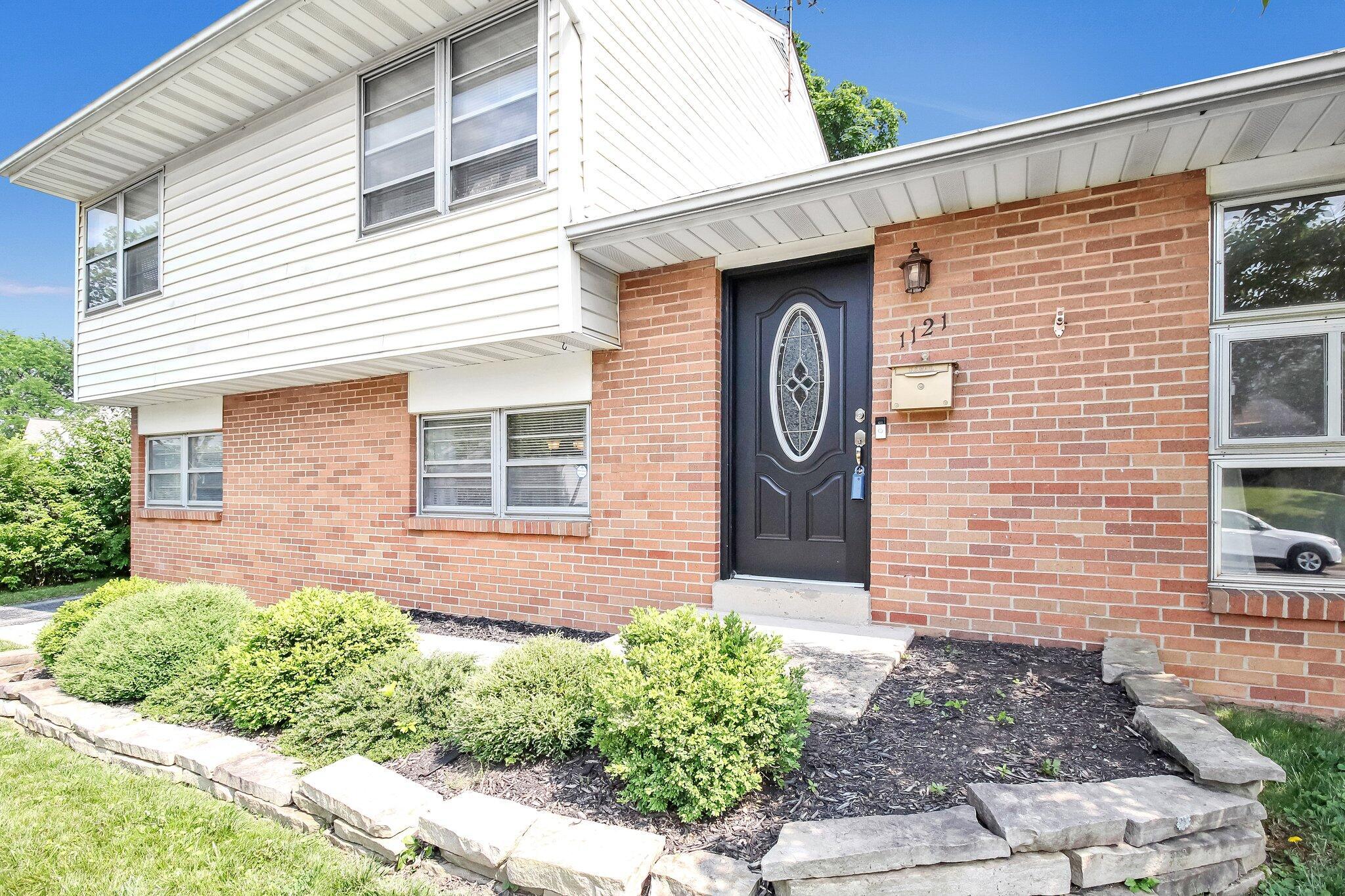 1121 Afton Road Columbus, OH 43221 - Photo 6 of 38 6-web-or-mls-1121-afton-rd