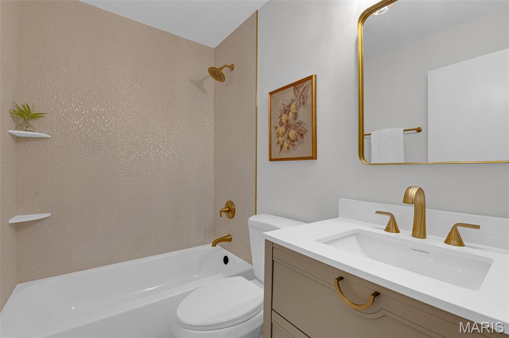 417 Palermo Drive Ballwin, MO 63021 - Photo 4 of 32