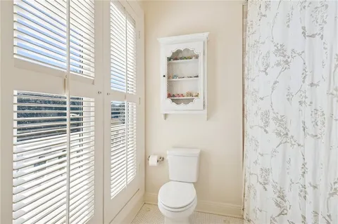 $1,700,000 | 19 Pebble Beach Lane, New Orleans, LA 70131