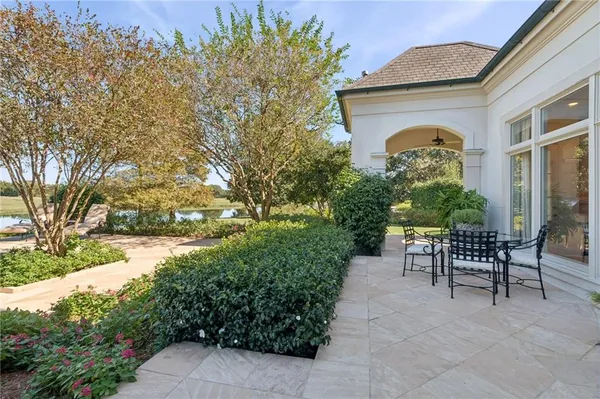 $1,700,000 | 19 Pebble Beach Lane, New Orleans, LA 70131