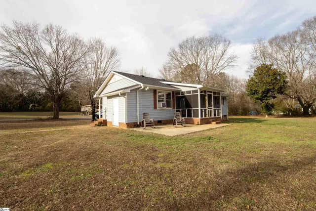 $169,900 | 64 November Court, Laurens, SC 29360