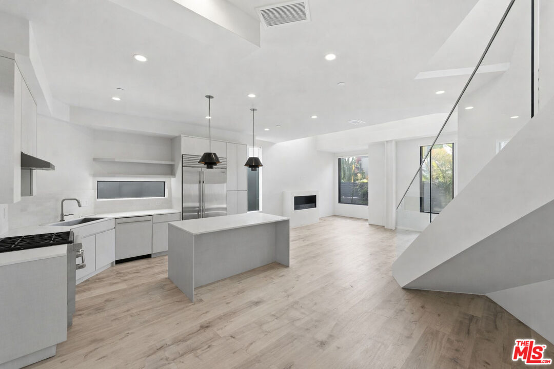 407 Rialto Avenue Venice, CA 90291 - Photo 11 of 41
