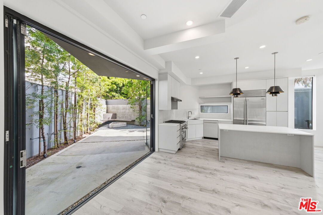 407 Rialto Avenue Venice, CA 90291 - Photo 12 of 41