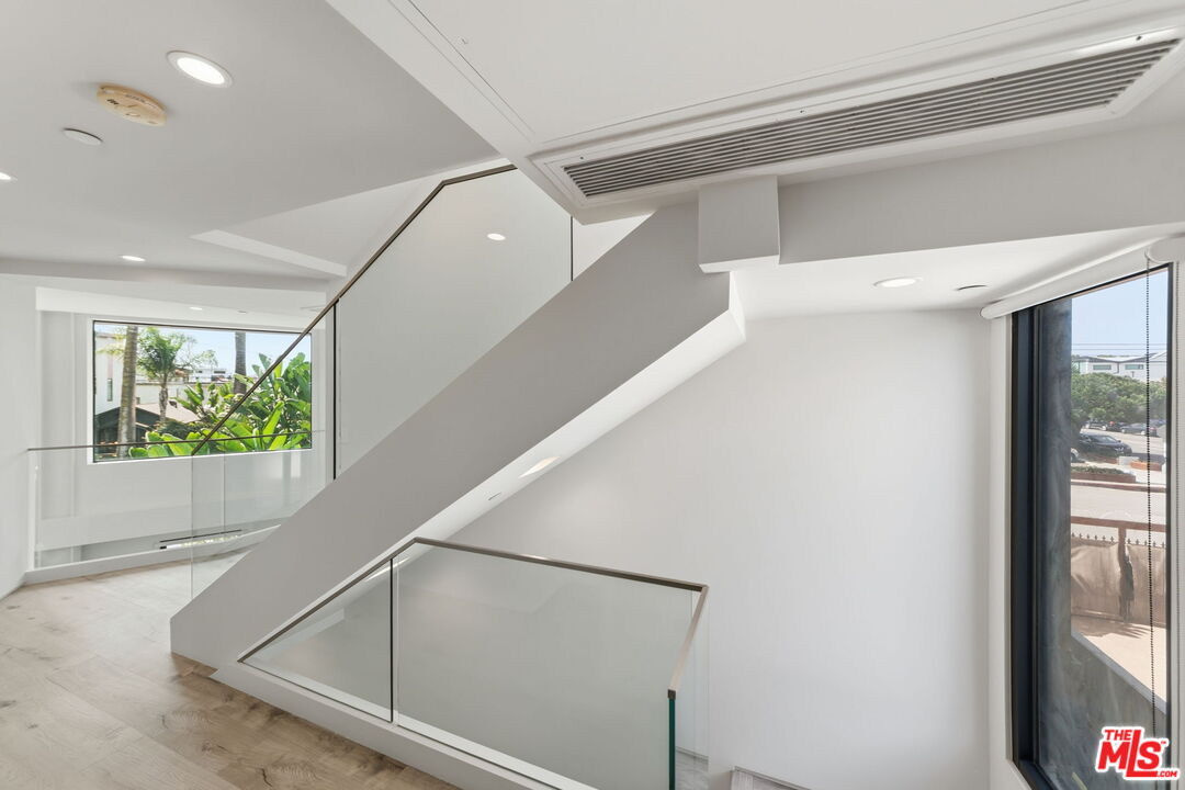407 Rialto Avenue Venice, CA 90291 - Photo 16 of 41