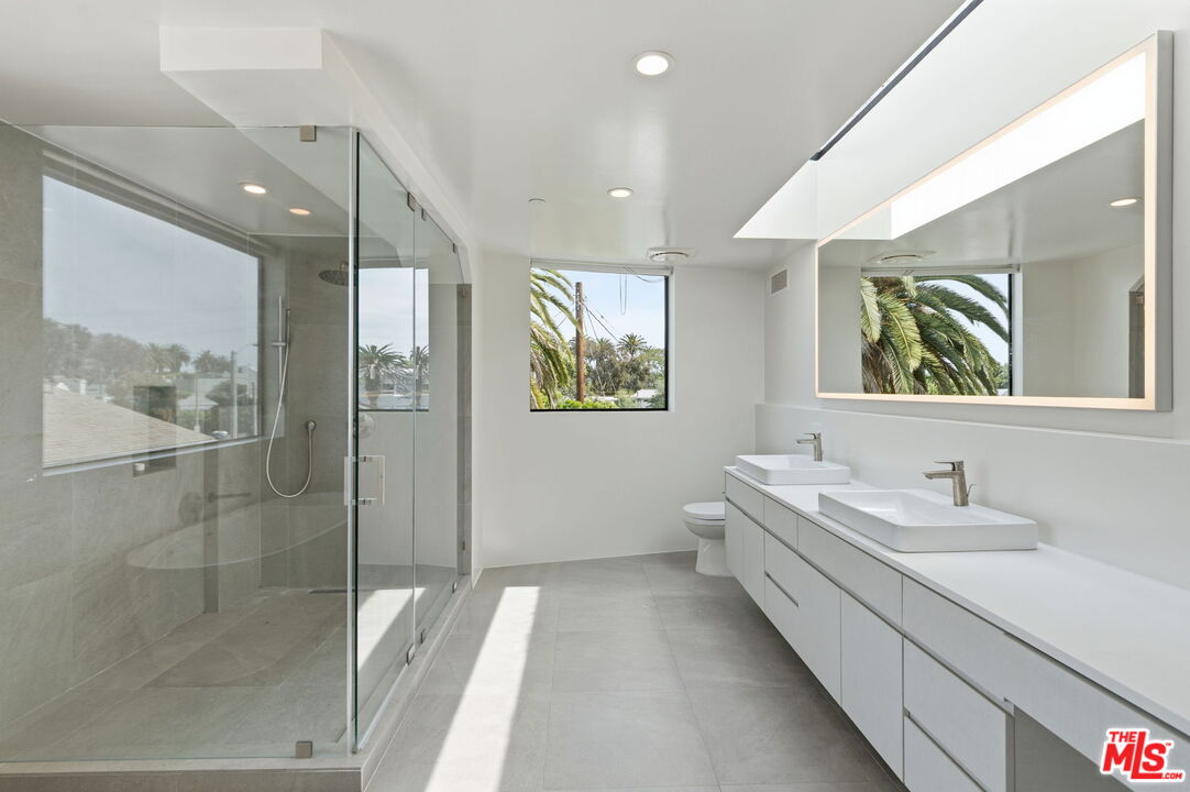 407 Rialto Avenue Venice, CA 90291 - Photo 32 of 41
