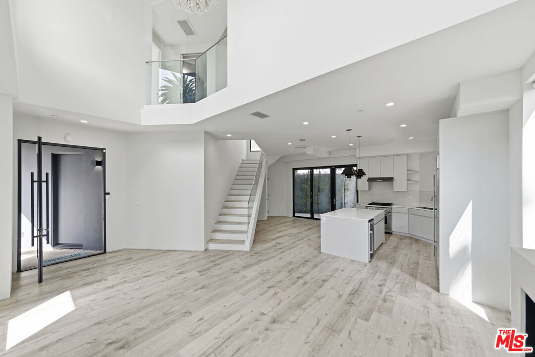 407 Rialto Avenue Venice, CA 90291 - Photo 5 of 41