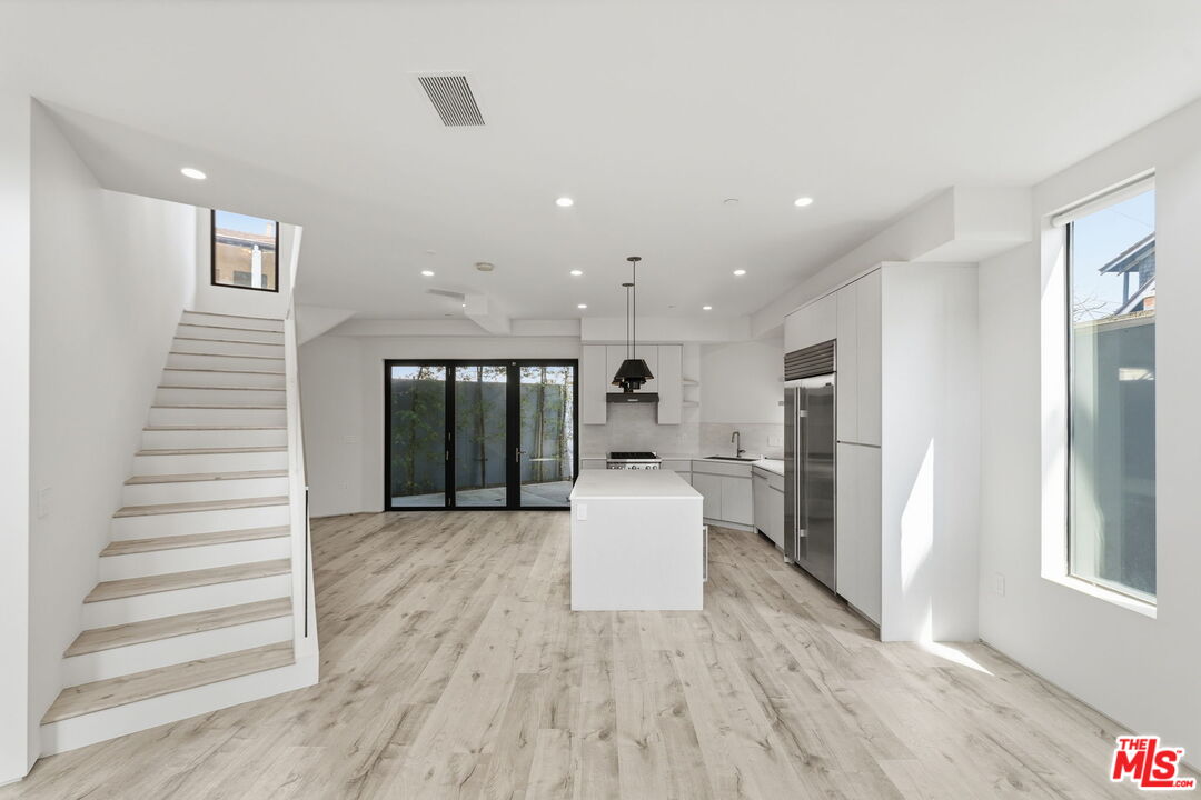 407 Rialto Avenue Venice, CA 90291 - Photo 8 of 41