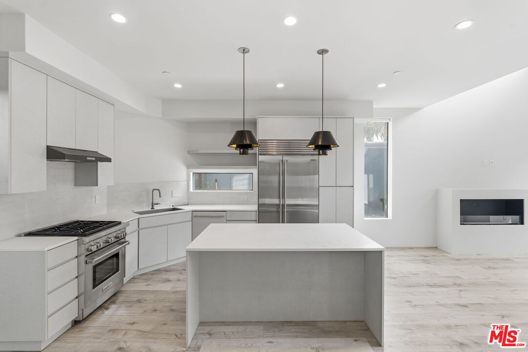 407 Rialto Avenue Venice, CA 90291 - Photo 9 of 41