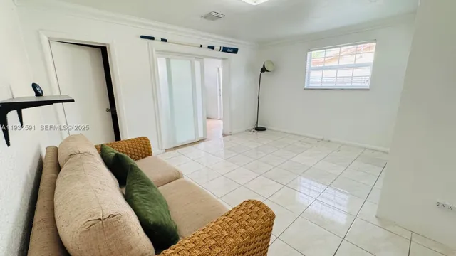 $1,400 | Westwood Lakes, Miami, FL 33165