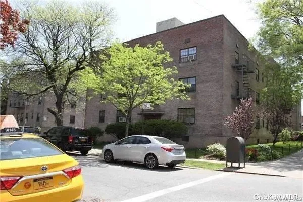 $2,300 | 78-37 Main Street, Unit 2G | Kew Gardens Hills