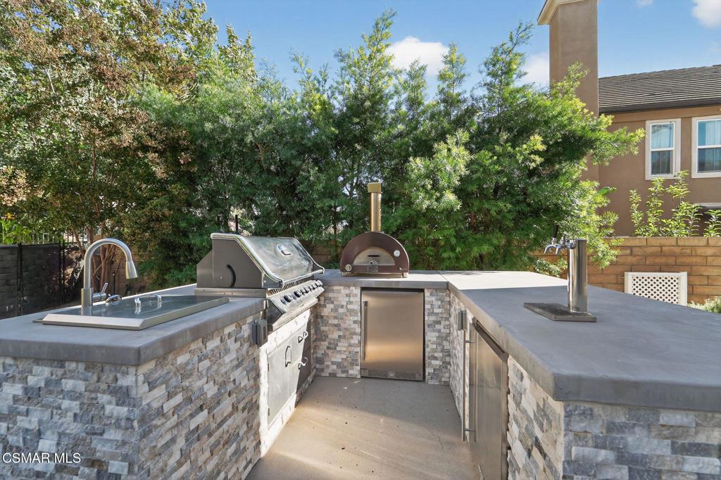 2948 Milestone Avenue Simi Valley, CA 93065 - Photo 24 of 31 a view of outdoor space and yard