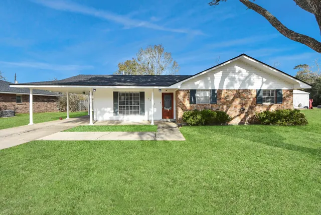 $279,900 | 2004 Manor Street, Dayton, TX 77535