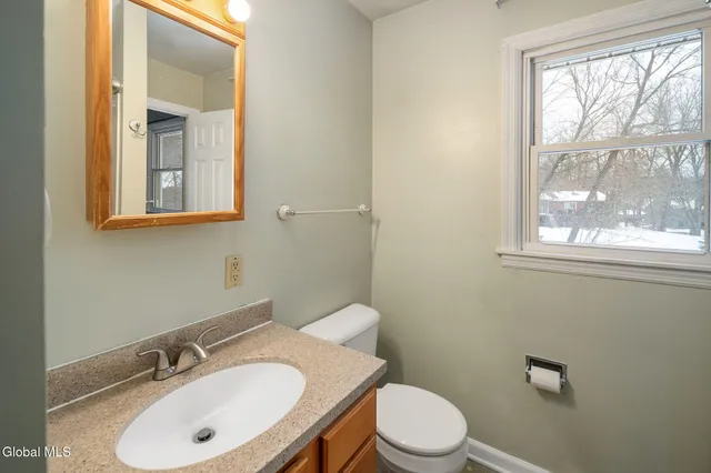 $475,000 | 36-38 Brenda Court, Guilderland, NY 12203