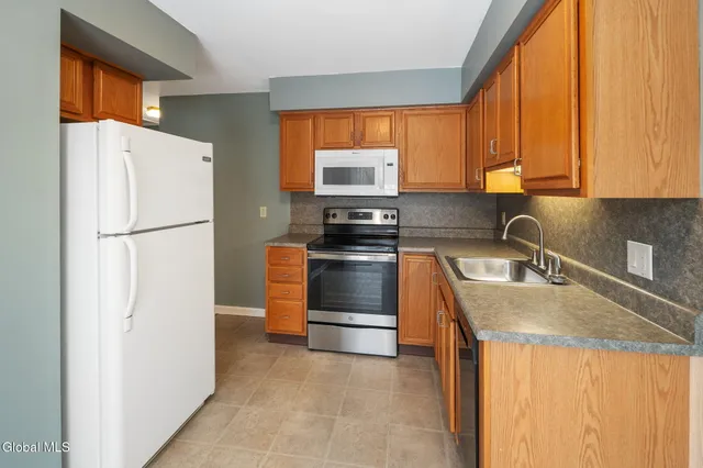 $475,000 | 36-38 Brenda Court, Guilderland, NY 12203