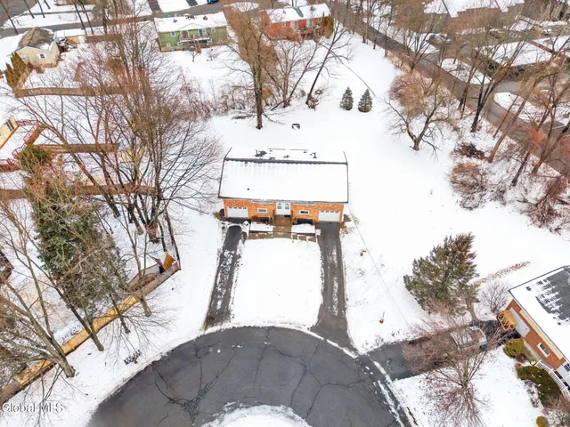 $475,000 | 36-38 Brenda Court, Guilderland, NY 12203