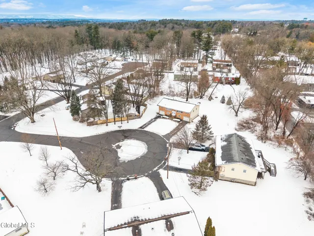 $475,000 | 36-38 Brenda Court, Guilderland, NY 12203