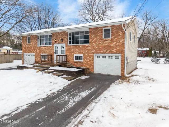 $475,000 | 36-38 Brenda Court, Guilderland, NY 12203