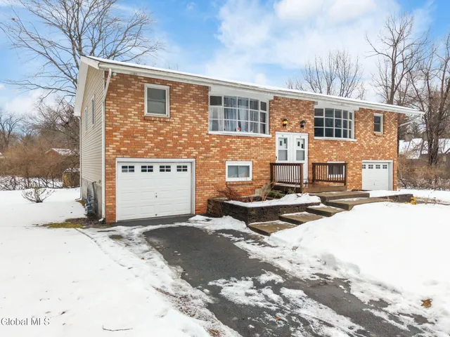 $475,000 | 36-38 Brenda Court, Guilderland, NY 12203