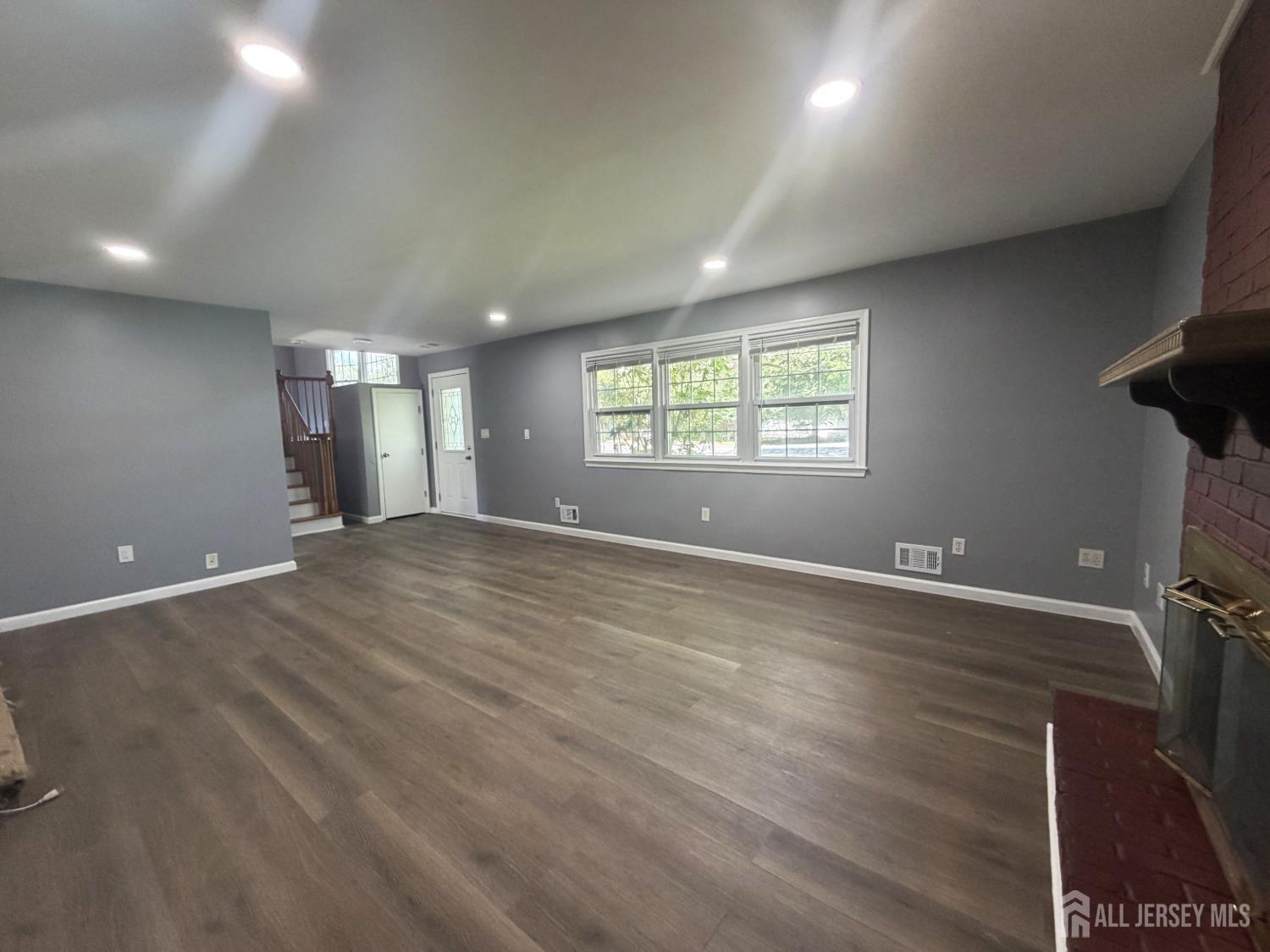 434 Plainfield Road Edison, NJ 08820 - Photo 4 of 33