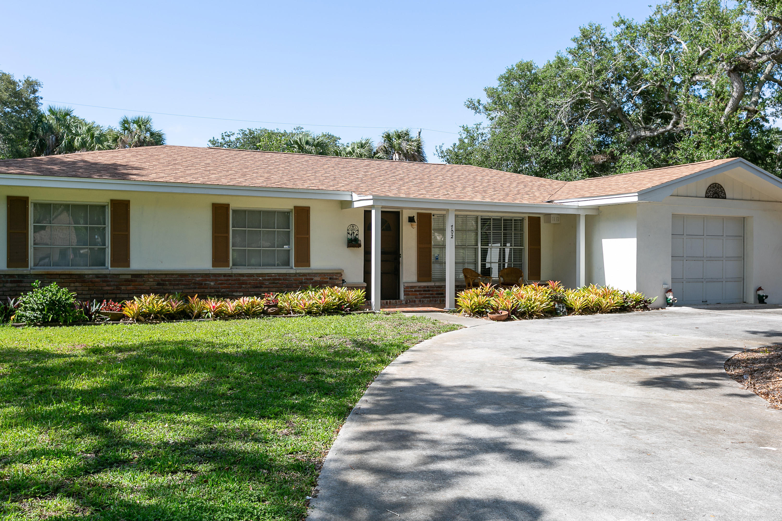 702 Banyan Road Vero Beach, FL 32963 - Photo 1 of 19 FRONT