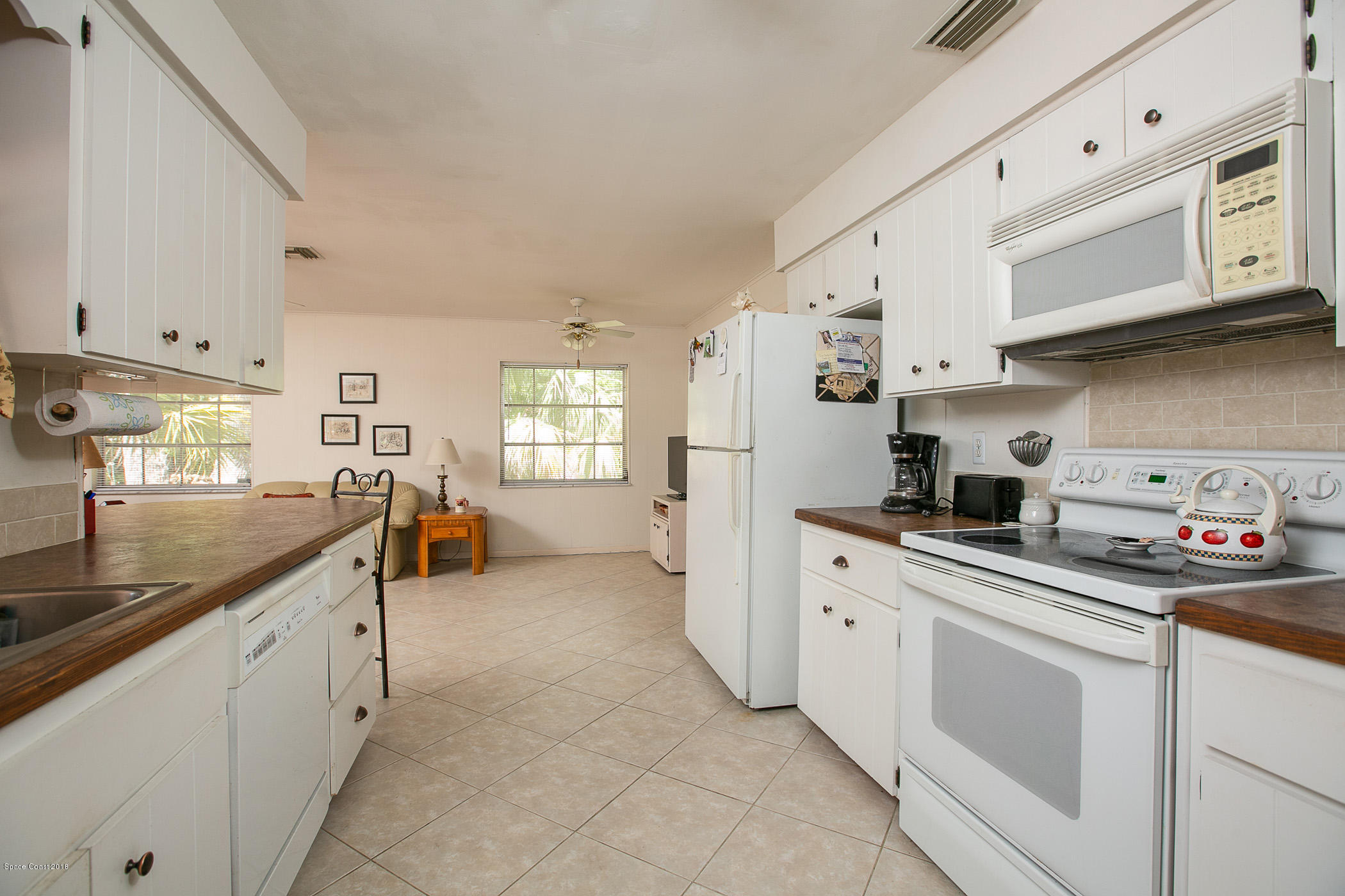 702 Banyan Road Vero Beach, FL 32963 - Photo 3 of 19 10 kitchen