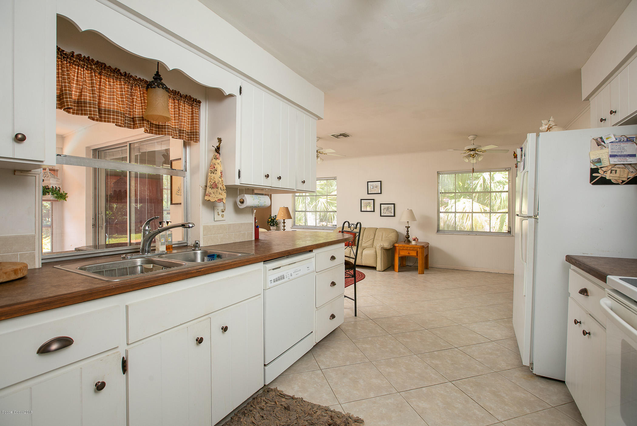 702 Banyan Road Vero Beach, FL 32963 - Photo 4 of 19 11 kitchen