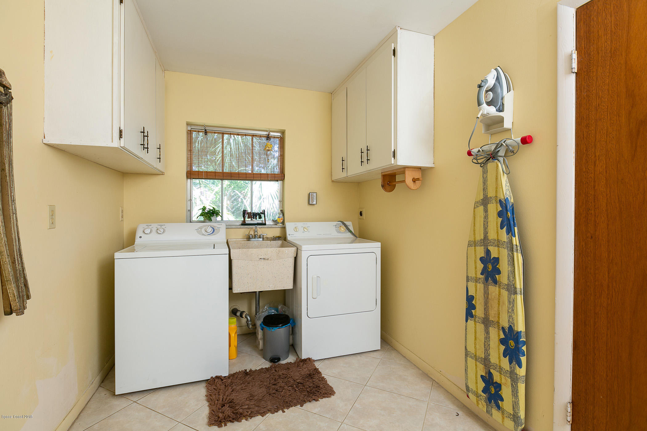 702 Banyan Road Vero Beach, FL 32963 - Photo 9 of 19 17 laundry