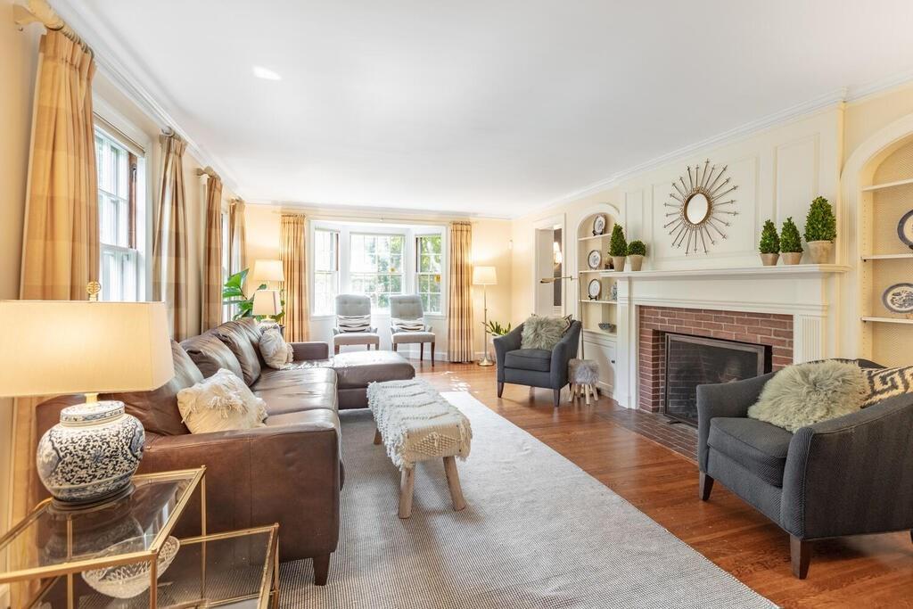 47 Lawson Road Winchester, MA 01890 - Photo 5 of 30