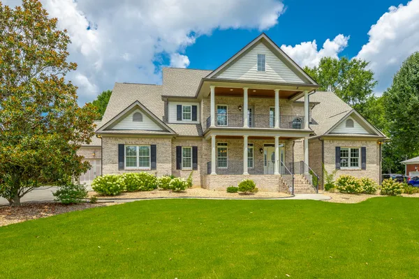 $899,900 | 1966 Waterbury Lane, Ooltewah, TN 37363