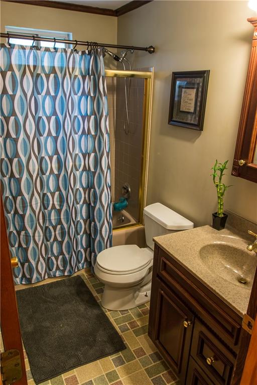 729 Boyce Road Bridgeville, PA 15017 - Photo 15 of 24 bastroom