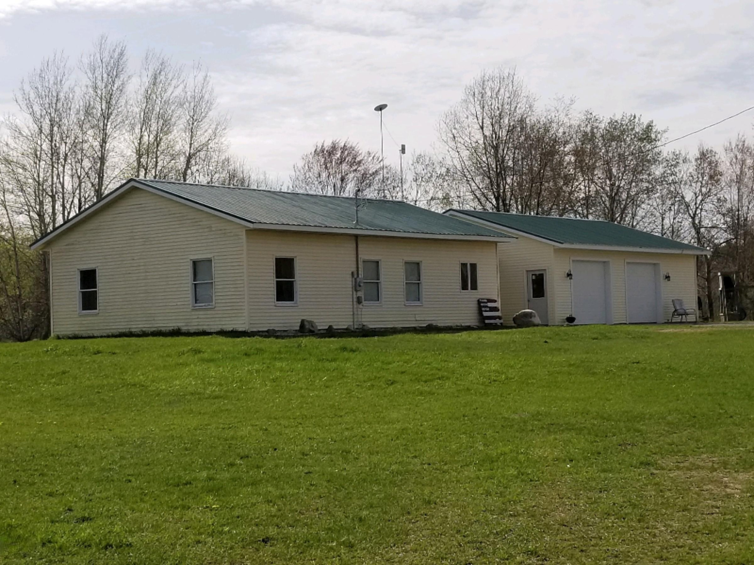 4524 North Backus Road Lakeview, MI 48850 - Photo 1 of 13 Roadside Front