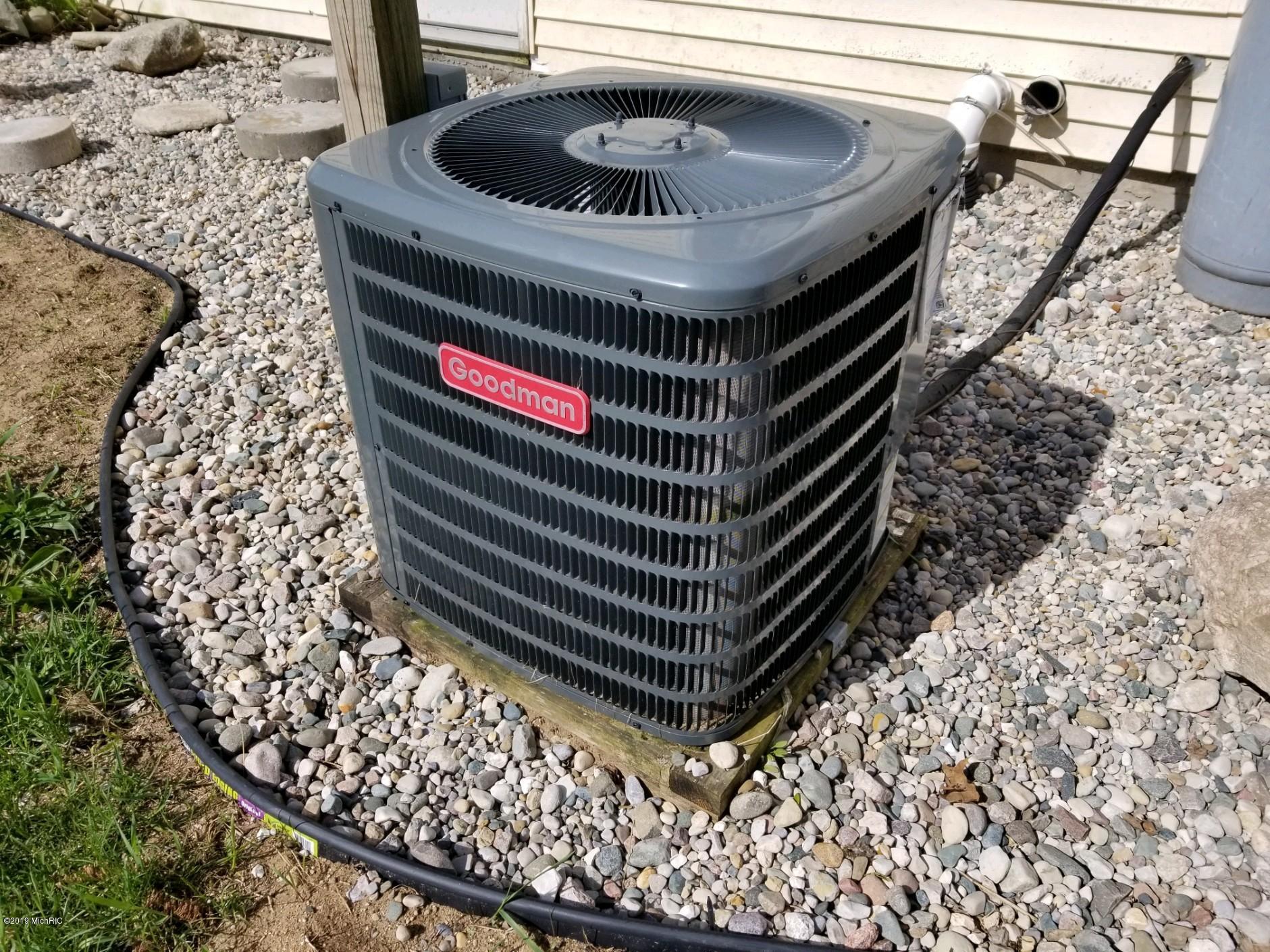 4524 North Backus Road Lakeview, MI 48850 - Photo 12 of 13 AC unit